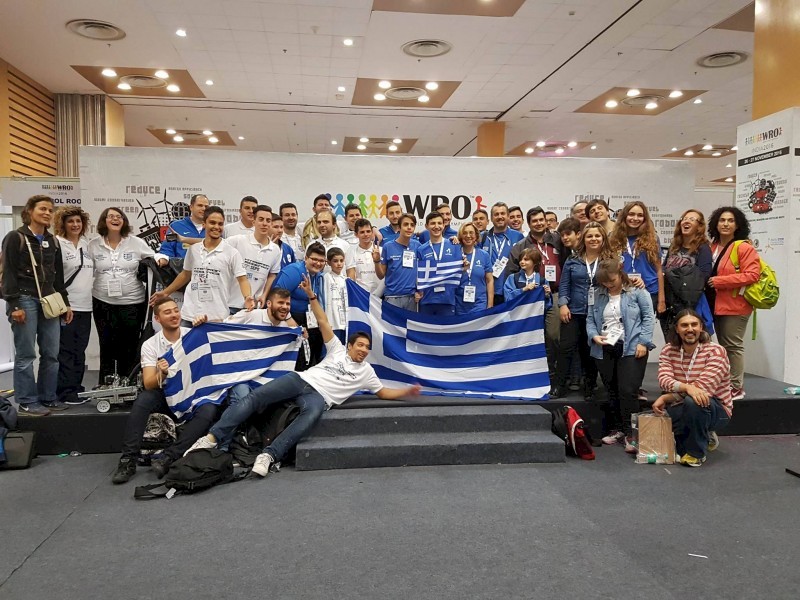 Ιδού η Εθνική ομάδα που μας γέμισε περηφάνεια στην Ολυμπιάδα Ρομποτικής της Ινδίας!